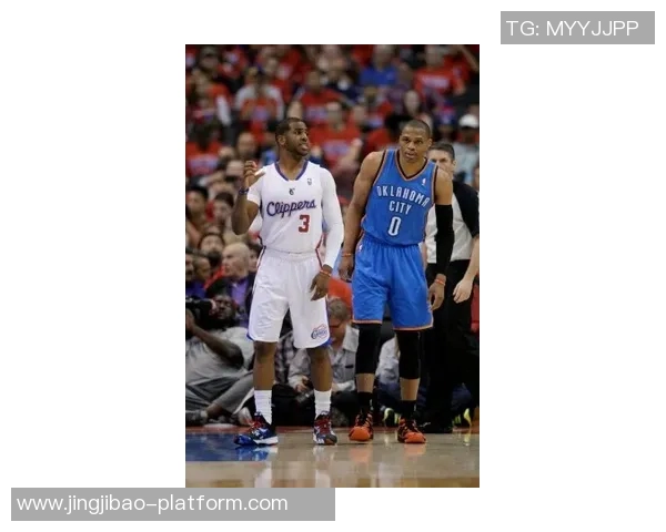 姚明在比赛中激烈对抗瞬间推人动作的精彩GIF集锦