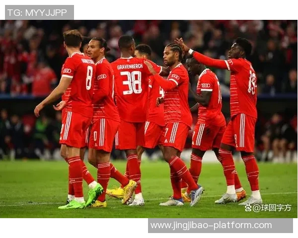 欧联杯激战：拜仁逆转那不勒斯红牌争议引发全场热议