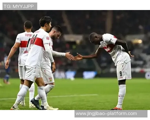 世界杯激战拜仁与里昂战平争议判罚引发全场热议 世界杯激战拜仁与里昂战平争议判罚引发全场热议